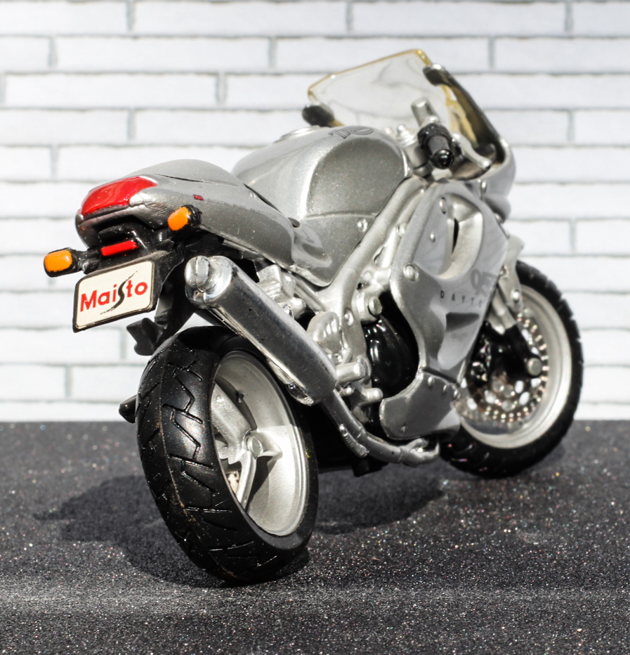 Maisto Triumph Daytona 955i